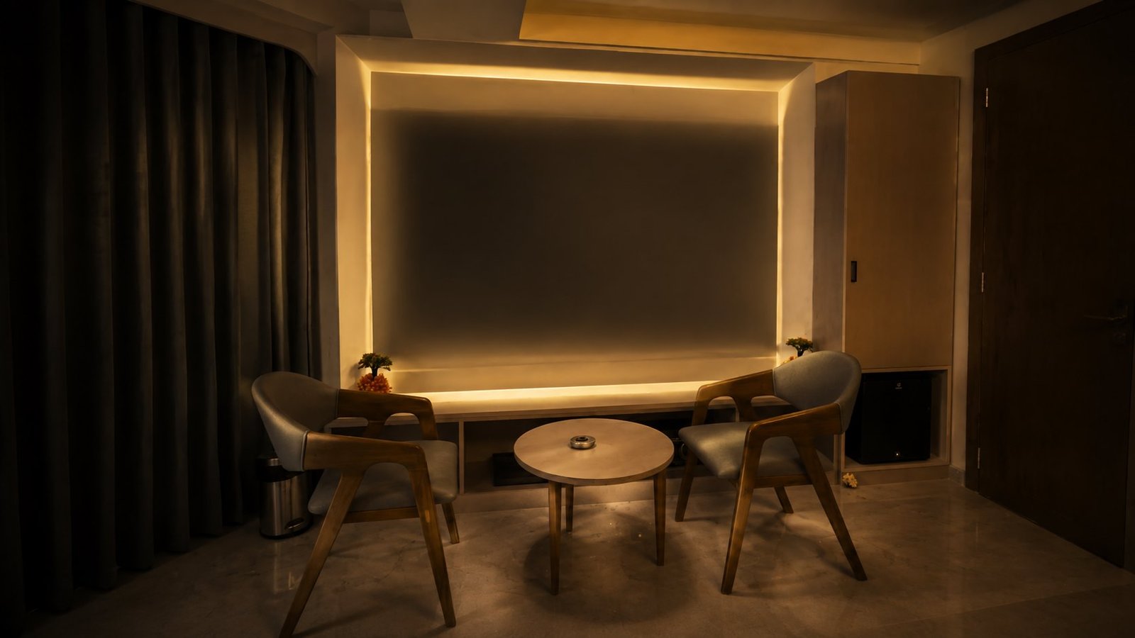 Private theatre suite at Hotel Hilton Inn